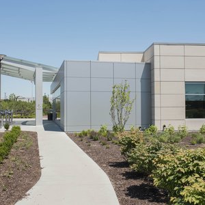 Image of the side of the entrance of the Delnor Hospital North Expansion entrance